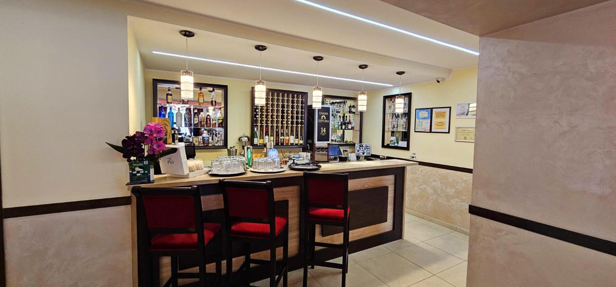 Pensiune Restaurant Pizzerie 2 Pauni Borşa Extérieur photo
