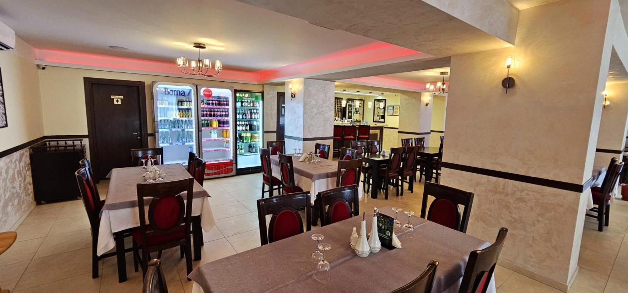 Pensiune Restaurant Pizzerie 2 Pauni Borşa Extérieur photo